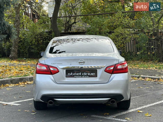 Ниссан Альтима 2016 в Николаеве на Automoto.ua Серый Ниссан Альтима, объемом двигателя 2.49 л и пробегом 191 тыс. км за 9999 $, фото 3 на Automoto.ua