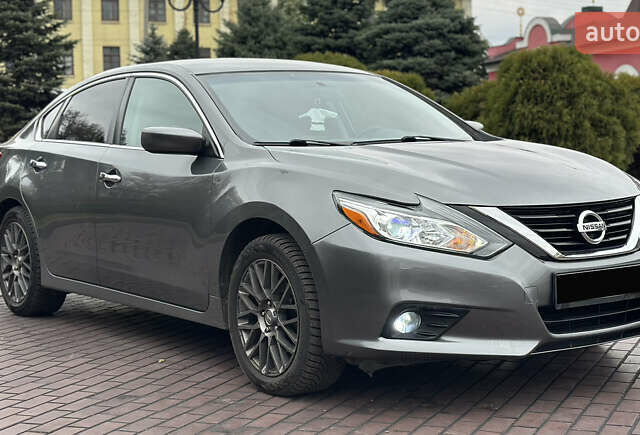 Серый Ниссан Альтима, объемом двигателя 2.49 л и пробегом 256 тыс. км за 9999 $, фото 9 на Automoto.ua