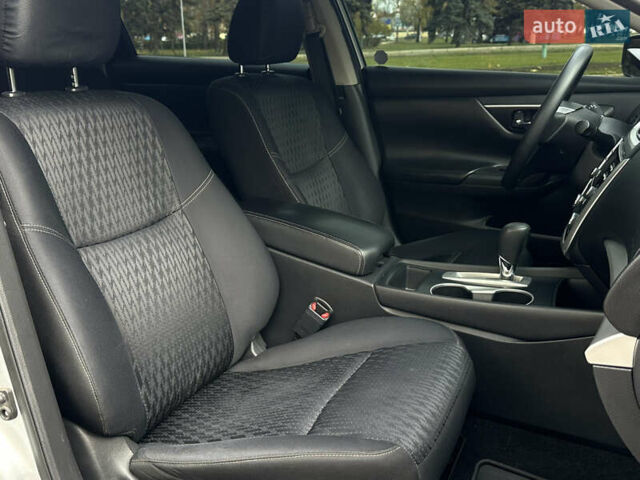 Ниссан Альтима 2016 в Николаеве на Automoto.ua Серый Ниссан Альтима, объемом двигателя 2.49 л и пробегом 191 тыс. км за 9999 $, фото 15 на Automoto.ua