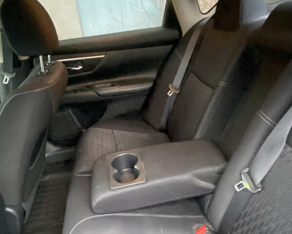 Сірий Ніссан Альтіма, об'ємом двигуна 2.49 л та пробігом 160 тис. км за 8700 $, фото 4 на Automoto.ua