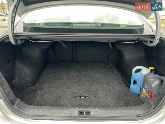 Сірий Ніссан Альтіма, об'ємом двигуна 2.49 л та пробігом 179 тис. км за 9900 $, фото 15 на Automoto.ua