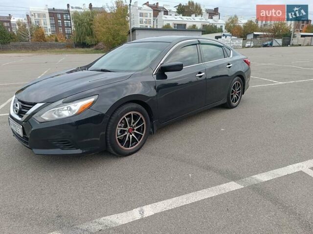 Сірий Ніссан Альтіма, об'ємом двигуна 2.49 л та пробігом 209 тис. км за 10000 $, фото 5 на Automoto.ua