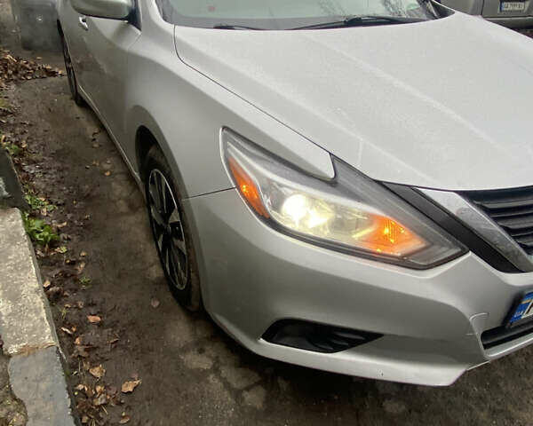 Сірий Ніссан Альтіма, об'ємом двигуна 2.49 л та пробігом 160 тис. км за 8700 $, фото 2 на Automoto.ua