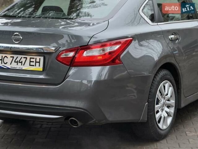 Сірий Ніссан Альтіма, об'ємом двигуна 2.49 л та пробігом 133 тис. км за 10950 $, фото 6 на Automoto.ua