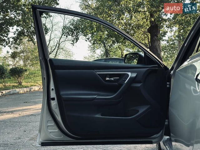 Серый Ниссан Альтима, объемом двигателя 2.49 л и пробегом 76 тыс. км за 10499 $, фото 29 на Automoto.ua