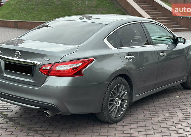 Серый Ниссан Альтима, объемом двигателя 2.49 л и пробегом 256 тыс. км за 9999 $, фото 12 на Automoto.ua