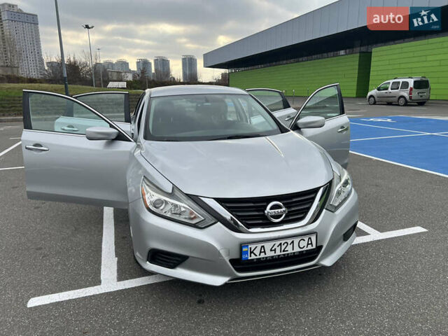 Сірий Ніссан Альтіма, об'ємом двигуна 2.49 л та пробігом 179 тис. км за 9900 $, фото 12 на Automoto.ua