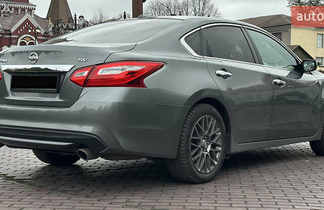 Серый Ниссан Альтима, объемом двигателя 2.49 л и пробегом 256 тыс. км за 9999 $, фото 13 на Automoto.ua