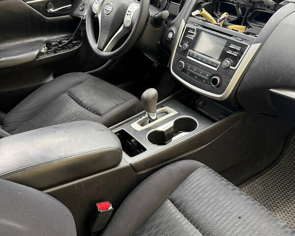 Сірий Ніссан Альтіма, об'ємом двигуна 2.49 л та пробігом 230 тис. км за 1700 $, фото 3 на Automoto.ua