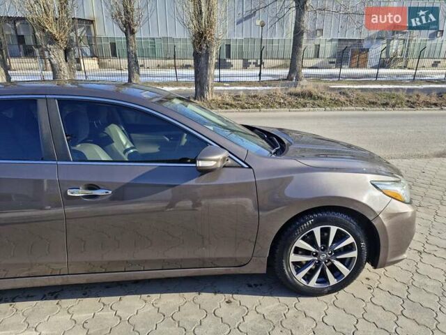 Серый Ниссан Альтима, объемом двигателя 2.49 л и пробегом 215 тыс. км за 9800 $, фото 5 на Automoto.ua