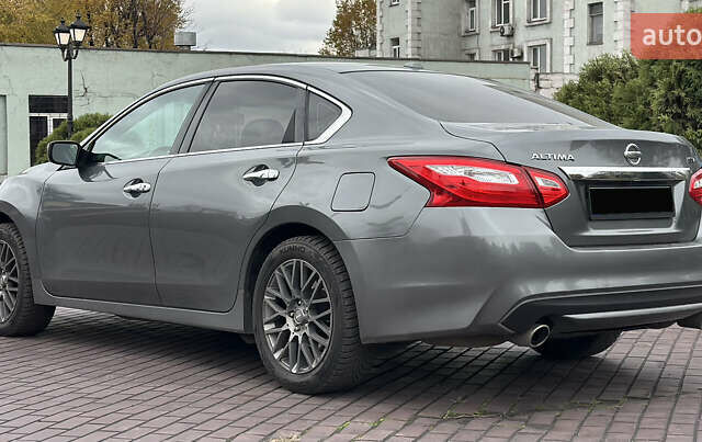 Серый Ниссан Альтима, объемом двигателя 2.49 л и пробегом 256 тыс. км за 9999 $, фото 16 на Automoto.ua
