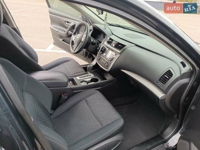 Сірий Ніссан Альтіма, об'ємом двигуна 2.49 л та пробігом 209 тис. км за 10000 $, фото 14 на Automoto.ua