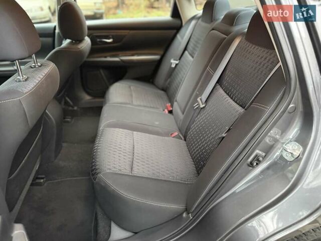 Сірий Ніссан Альтіма, об'ємом двигуна 2.49 л та пробігом 133 тис. км за 10950 $, фото 20 на Automoto.ua