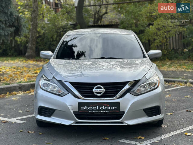 Ниссан Альтима 2016 в Николаеве на Automoto.ua Серый Ниссан Альтима, объемом двигателя 2.49 л и пробегом 191 тыс. км за 9999 $, фото 7 на Automoto.ua