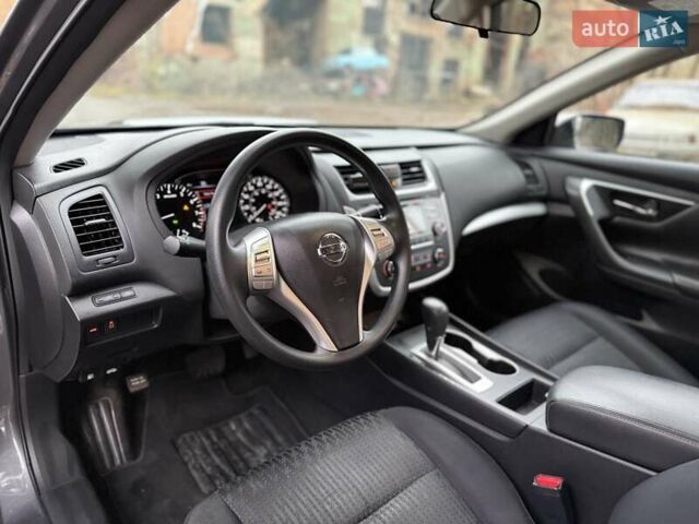 Сірий Ніссан Альтіма, об'ємом двигуна 2.49 л та пробігом 133 тис. км за 10950 $, фото 12 на Automoto.ua