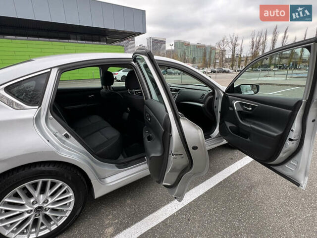 Сірий Ніссан Альтіма, об'ємом двигуна 2.49 л та пробігом 179 тис. км за 9900 $, фото 5 на Automoto.ua