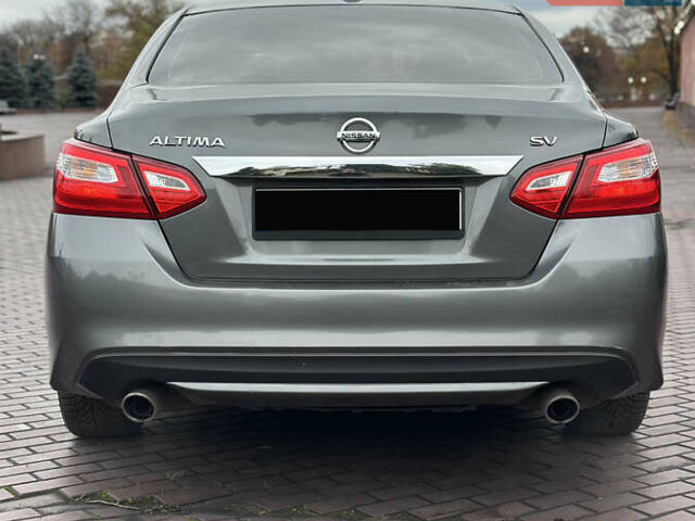 Серый Ниссан Альтима, объемом двигателя 2.49 л и пробегом 256 тыс. км за 9999 $, фото 14 на Automoto.ua