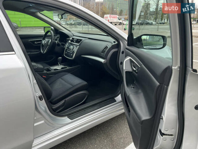 Сірий Ніссан Альтіма, об'ємом двигуна 2.49 л та пробігом 179 тис. км за 9900 $, фото 36 на Automoto.ua