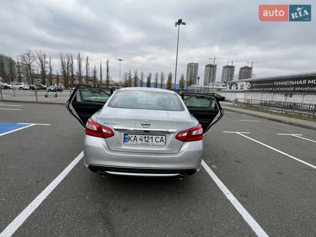 Сірий Ніссан Альтіма, об'ємом двигуна 2.49 л та пробігом 179 тис. км за 9900 $, фото 7 на Automoto.ua