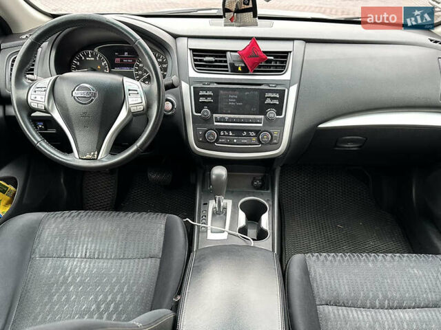 Серый Ниссан Альтима, объемом двигателя 2.49 л и пробегом 256 тыс. км за 9999 $, фото 22 на Automoto.ua