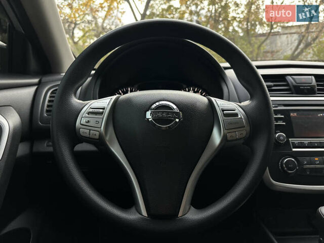 Ниссан Альтима 2016 в Николаеве на Automoto.ua Серый Ниссан Альтима, объемом двигателя 2.49 л и пробегом 191 тыс. км за 9999 $, фото 9 на Automoto.ua