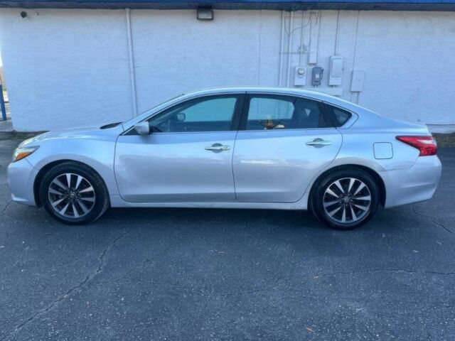 Серый Ниссан Альтима, объемом двигателя 2.5 л и пробегом 67 тыс. км за 1850 $, фото 4 на Automoto.ua