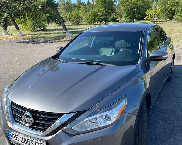 Серый Ниссан Альтима, объемом двигателя 2.5 л и пробегом 216 тыс. км за 10700 $, фото 6 на Automoto.ua