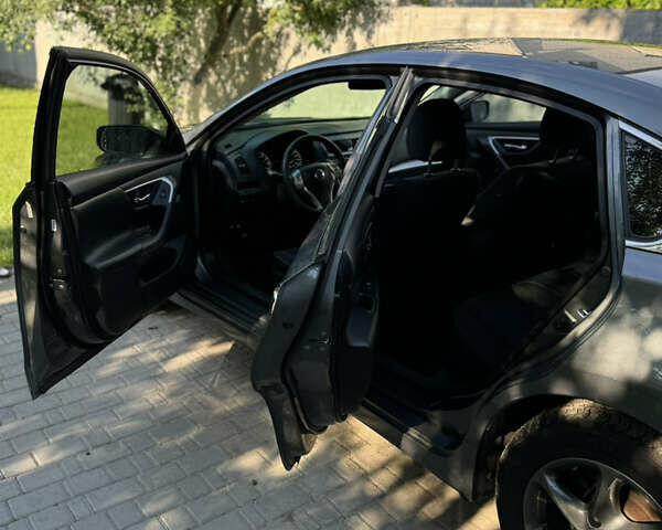 Серый Ниссан Альтима, объемом двигателя 2.49 л и пробегом 217 тыс. км за 11000 $, фото 10 на Automoto.ua