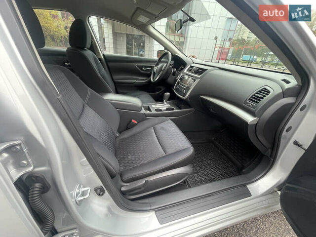 Сірий Ніссан Альтіма, об'ємом двигуна 2.49 л та пробігом 75 тис. км за 11500 $, фото 25 на Automoto.ua