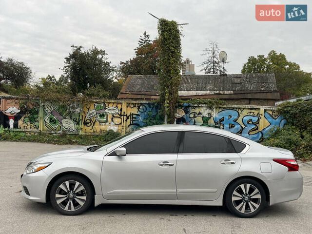 Сірий Ніссан Альтіма, об'ємом двигуна 2.49 л та пробігом 75 тис. км за 11500 $, фото 10 на Automoto.ua