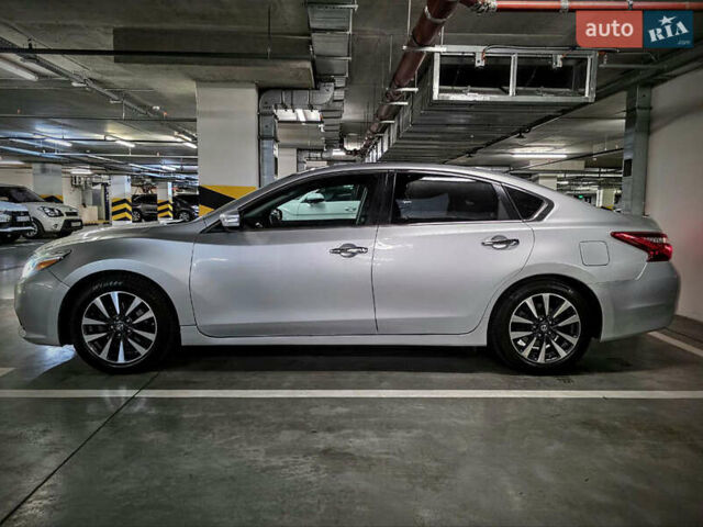 Сірий Ніссан Альтіма, об'ємом двигуна 2.49 л та пробігом 185 тис. км за 10500 $, фото 2 на Automoto.ua