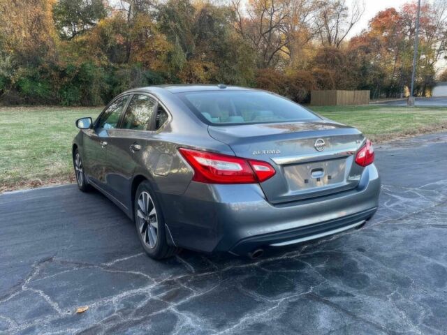 Серый Ниссан Альтима, объемом двигателя 2.5 л и пробегом 69 тыс. км за 9500 $, фото 7 на Automoto.ua