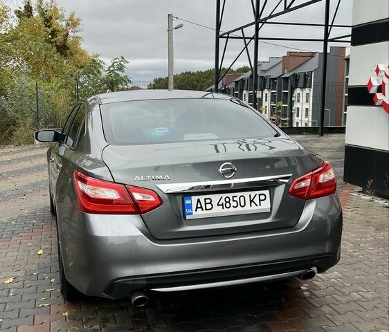 Серый Ниссан Альтима, объемом двигателя 2.5 л и пробегом 95 тыс. км за 12300 $, фото 5 на Automoto.ua