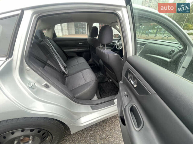 Сірий Ніссан Альтіма, об'ємом двигуна 2.49 л та пробігом 75 тис. км за 11500 $, фото 28 на Automoto.ua