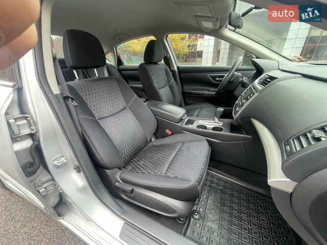 Сірий Ніссан Альтіма, об'ємом двигуна 2.49 л та пробігом 75 тис. км за 11500 $, фото 27 на Automoto.ua