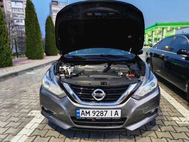 Серый Ниссан Альтима, объемом двигателя 2.5 л и пробегом 230 тыс. км за 9499 $, фото 2 на Automoto.ua