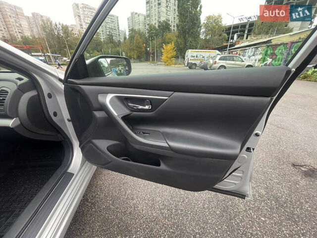 Сірий Ніссан Альтіма, об'ємом двигуна 2.49 л та пробігом 75 тис. км за 11500 $, фото 26 на Automoto.ua
