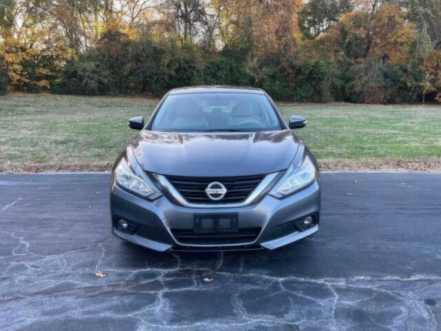 Серый Ниссан Альтима, объемом двигателя 2.5 л и пробегом 69 тыс. км за 9500 $, фото 1 на Automoto.ua