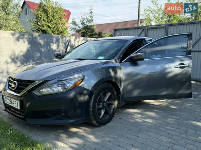 Серый Ниссан Альтима, объемом двигателя 2.49 л и пробегом 217 тыс. км за 11000 $, фото 2 на Automoto.ua