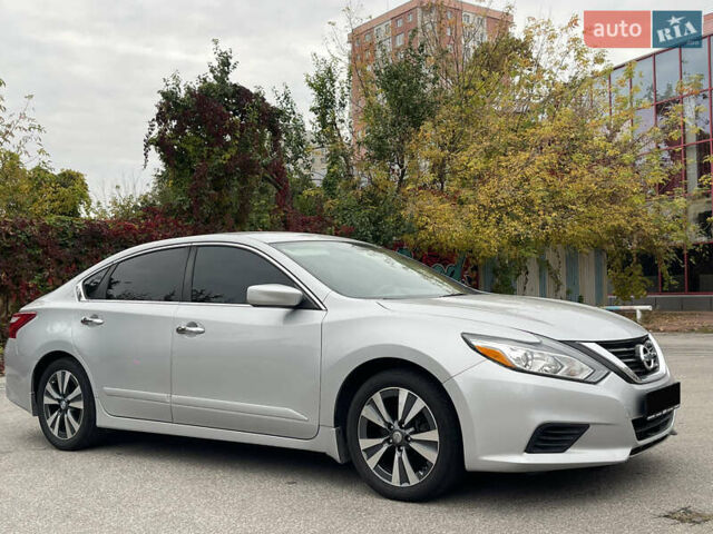 Сірий Ніссан Альтіма, об'ємом двигуна 2.49 л та пробігом 75 тис. км за 11500 $, фото 6 на Automoto.ua