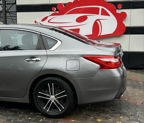 Серый Ниссан Альтима, объемом двигателя 2.5 л и пробегом 95 тыс. км за 12300 $, фото 4 на Automoto.ua