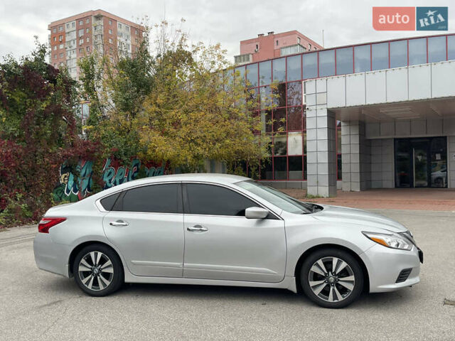 Сірий Ніссан Альтіма, об'ємом двигуна 2.49 л та пробігом 75 тис. км за 11500 $, фото 8 на Automoto.ua