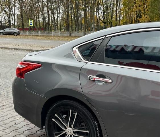 Серый Ниссан Альтима, объемом двигателя 2.5 л и пробегом 95 тыс. км за 12300 $, фото 7 на Automoto.ua