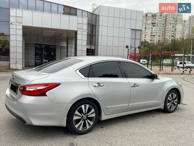 Сірий Ніссан Альтіма, об'ємом двигуна 2.49 л та пробігом 75 тис. км за 11500 $, фото 15 на Automoto.ua