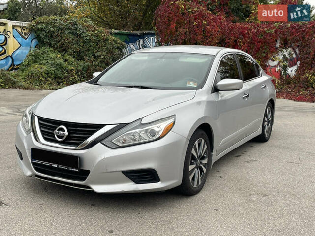 Сірий Ніссан Альтіма, об'ємом двигуна 2.49 л та пробігом 75 тис. км за 11500 $, фото 2 на Automoto.ua
