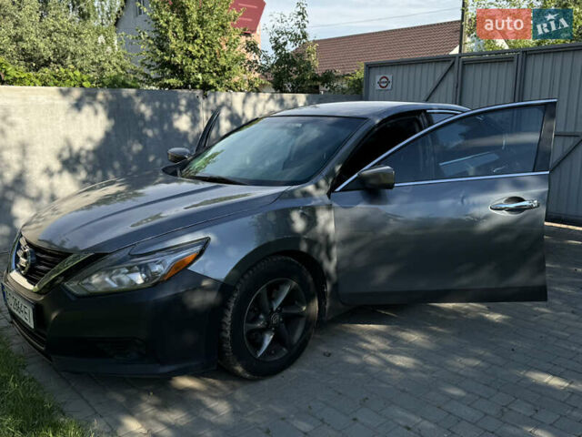 Серый Ниссан Альтима, объемом двигателя 2.49 л и пробегом 217 тыс. км за 11000 $, фото 3 на Automoto.ua