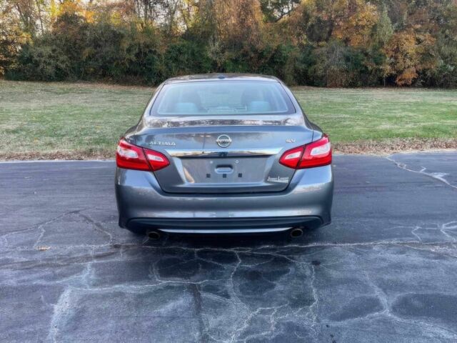 Серый Ниссан Альтима, объемом двигателя 2.5 л и пробегом 69 тыс. км за 9500 $, фото 6 на Automoto.ua