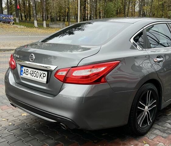 Серый Ниссан Альтима, объемом двигателя 2.5 л и пробегом 95 тыс. км за 12300 $, фото 6 на Automoto.ua