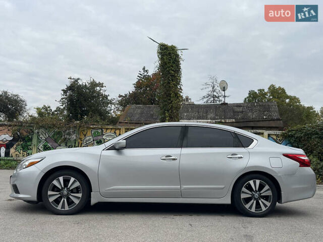 Сірий Ніссан Альтіма, об'ємом двигуна 2.49 л та пробігом 75 тис. км за 11500 $, фото 13 на Automoto.ua