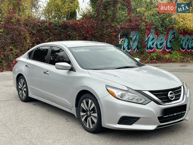 Сірий Ніссан Альтіма, об'ємом двигуна 2.49 л та пробігом 75 тис. км за 11500 $, фото 7 на Automoto.ua